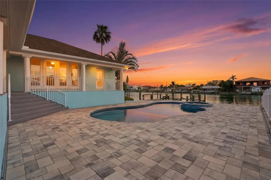 11850 7th Street E Treasure Island FL 33706