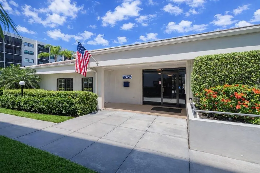 1316 Pasadena Avenue S South Pasadena FL 33707