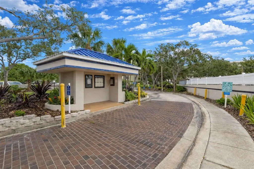 1316 Pasadena Avenue S South Pasadena FL 33707
