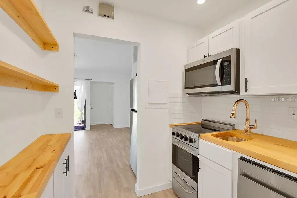 3507 Longmeadow Sarasota FL 34235