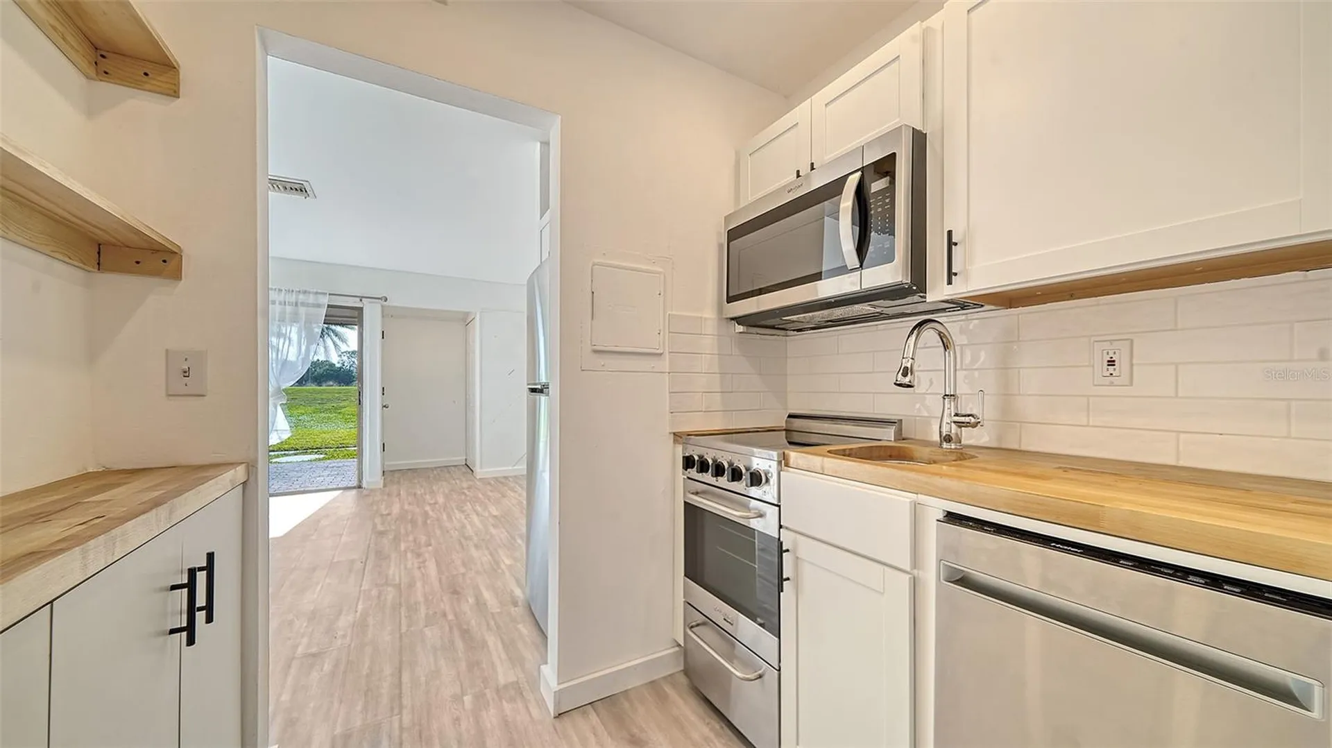 3507 Longmeadow Sarasota FL 34235