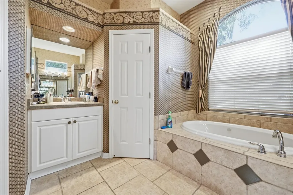 9605 SW 33rd Lane Gainesville FL 32608