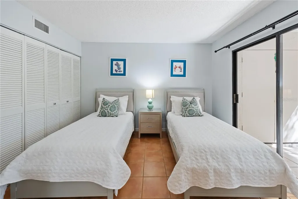 4574 Ringwood Meadow Sarasota FL 34235