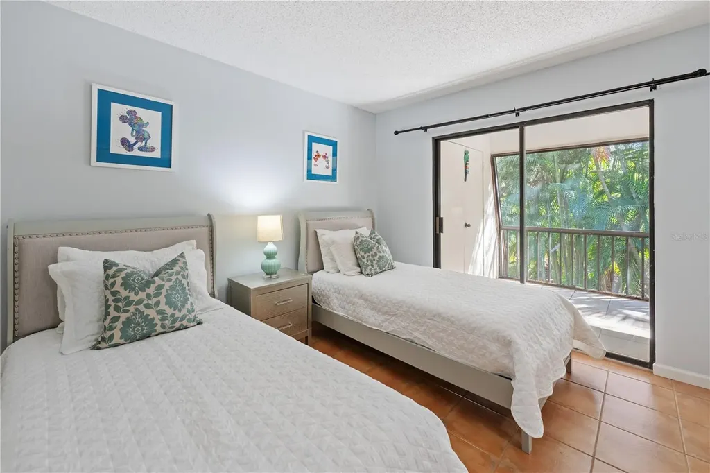 4574 Ringwood Meadow Sarasota FL 34235