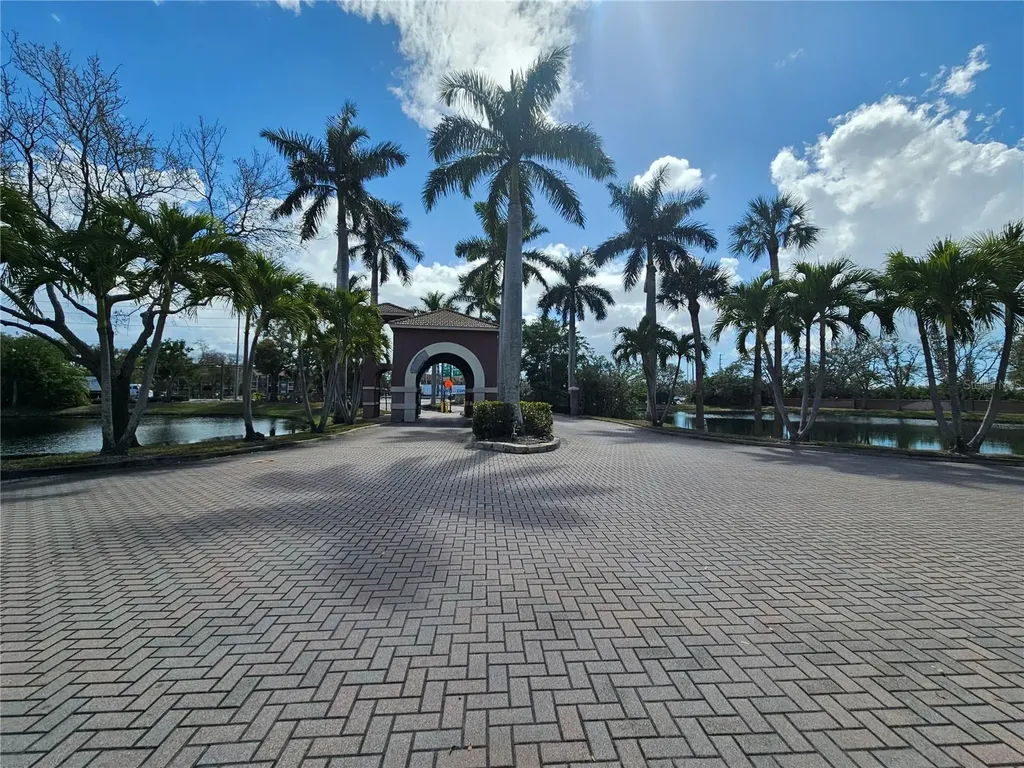 10265 Gandy Boulevard N St Petersburg FL 33702