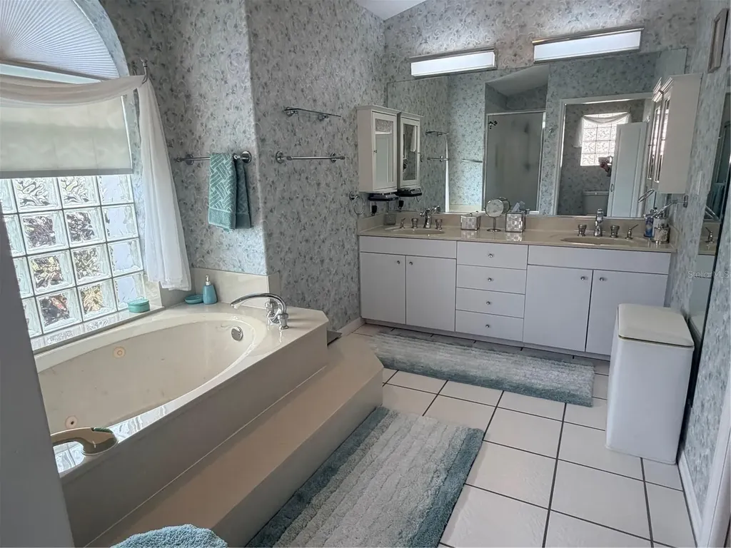 6617 Seven Pines Drive Bradenton FL 34203