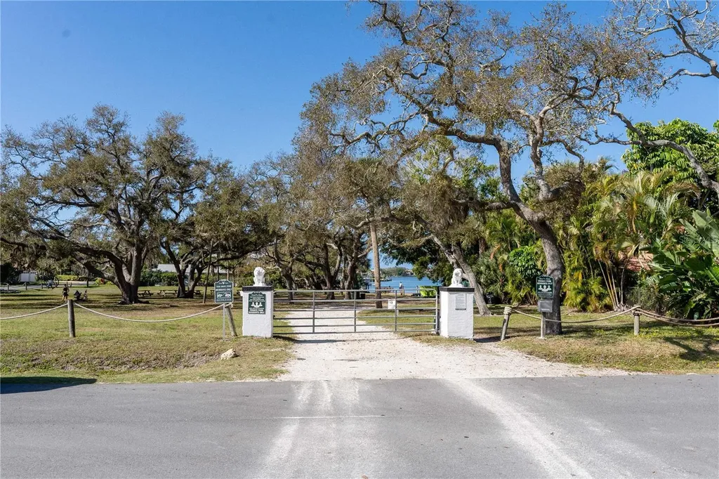 1831 Nautilus Drive Sarasota FL 34231
