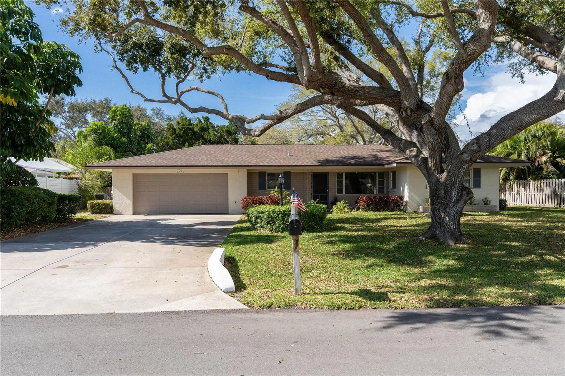1831 Nautilus Drive Sarasota FL 34231