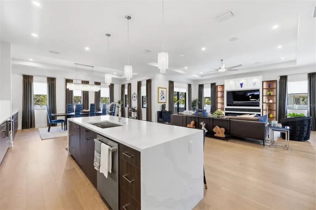 3301 W Paul Avenue Tampa FL 33611