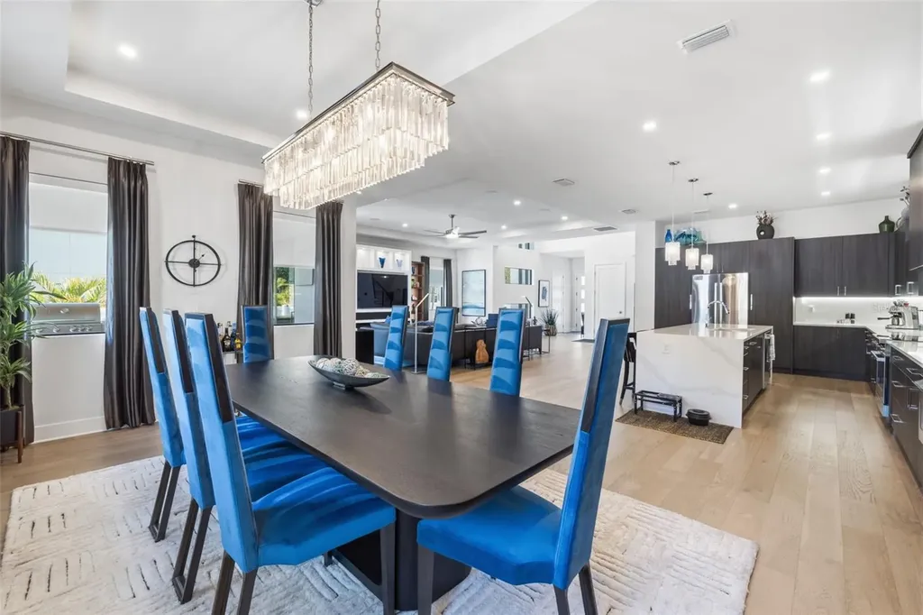 3301 W Paul Avenue Tampa FL 33611