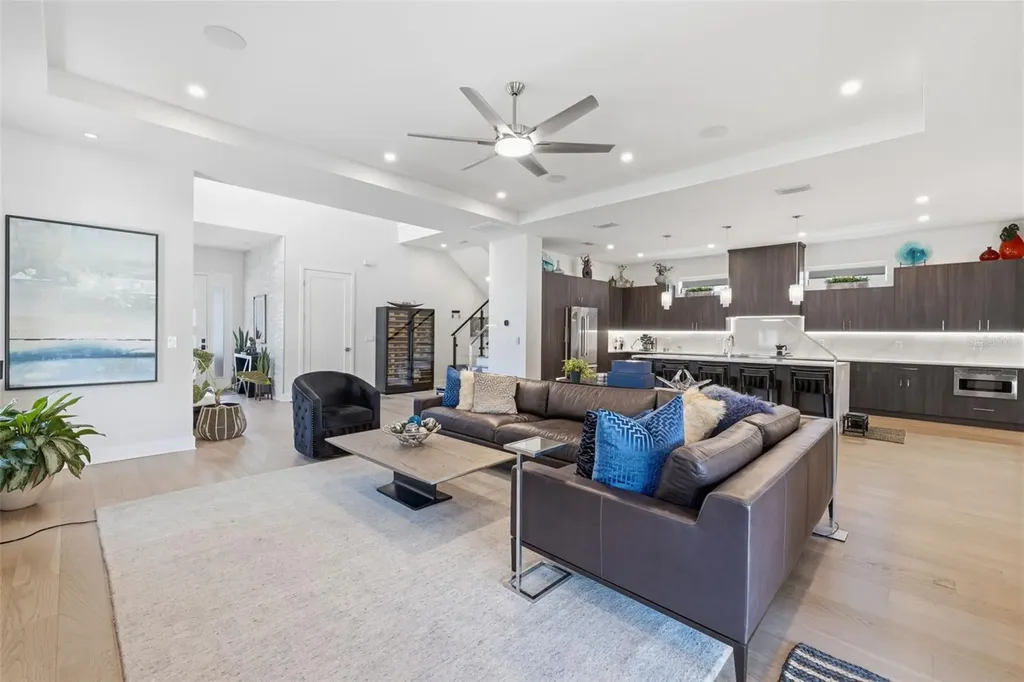 3301 W Paul Avenue Tampa FL 33611