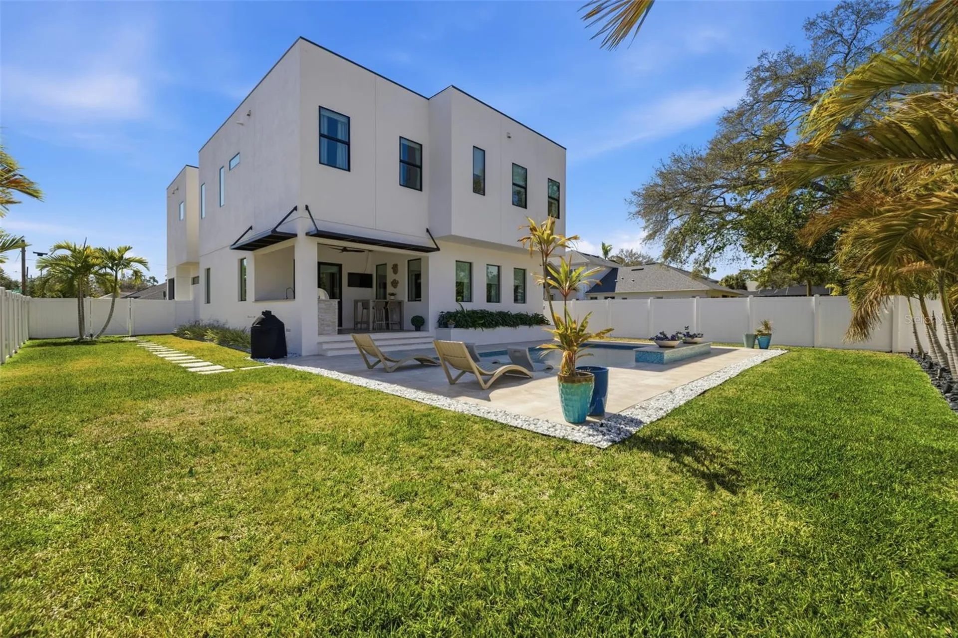 3301 W Paul Avenue Tampa FL 33611