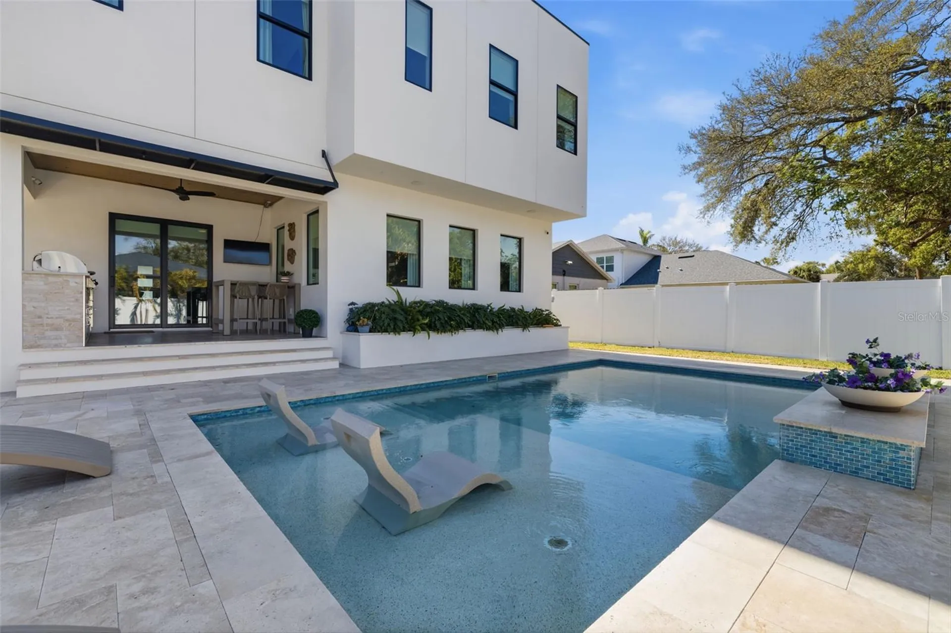 3301 W Paul Avenue Tampa FL 33611