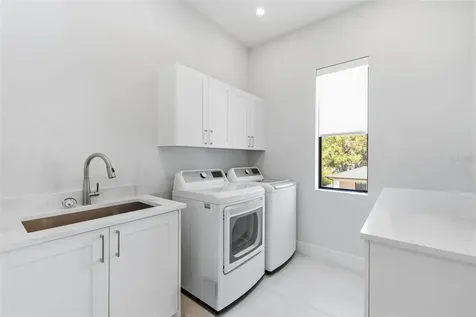 3301 W Paul Avenue Tampa FL 33611