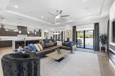 3301 W Paul Avenue Tampa FL 33611