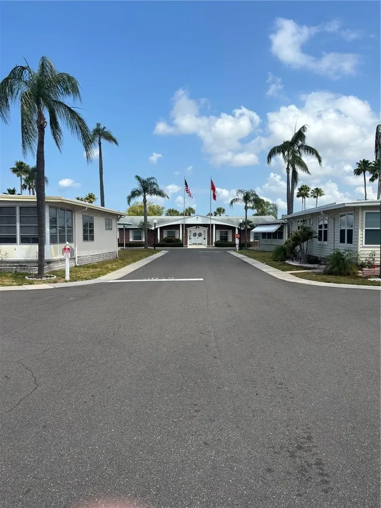 7901 40th Avenue N St Petersburg FL 33709