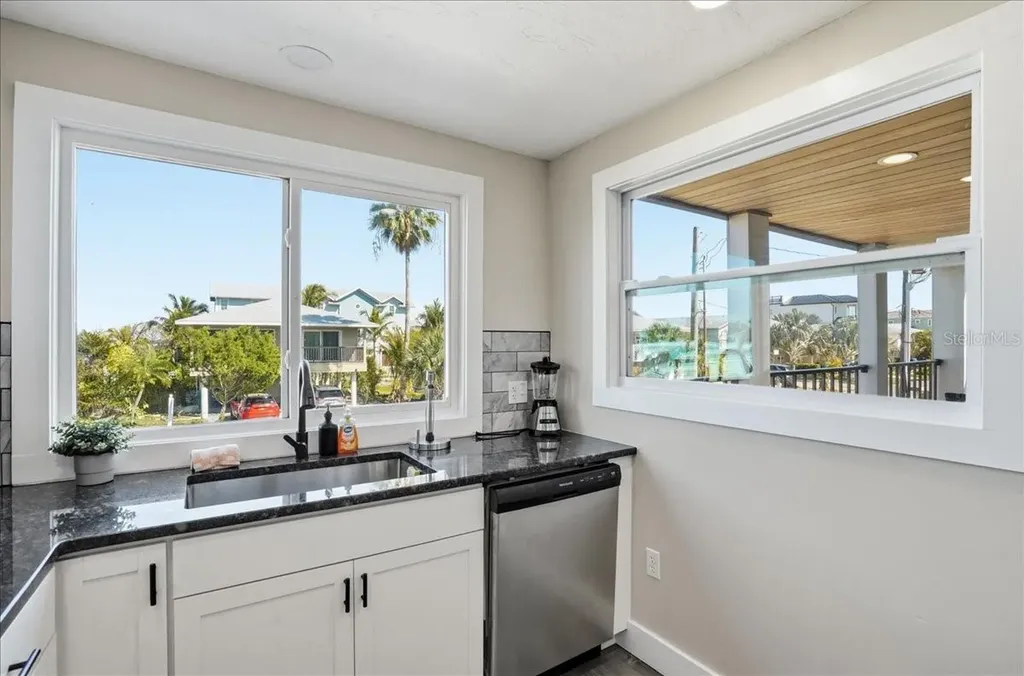 2518 Avenue B Bradenton Beach FL 34217