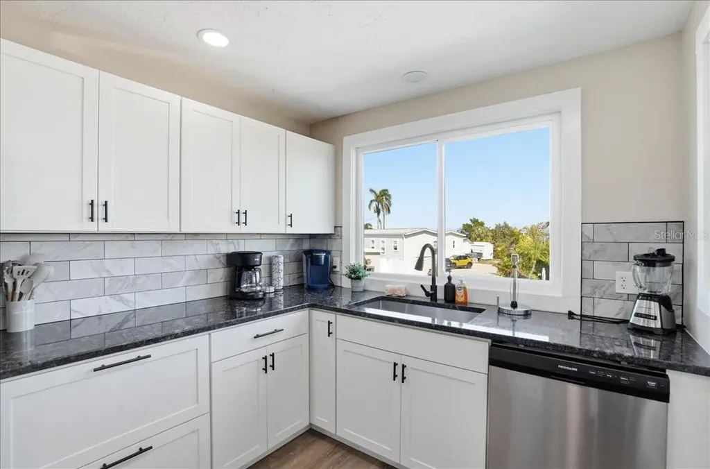 2518 Avenue B Bradenton Beach FL 34217