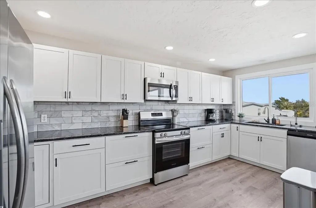 2518 Avenue B Bradenton Beach FL 34217