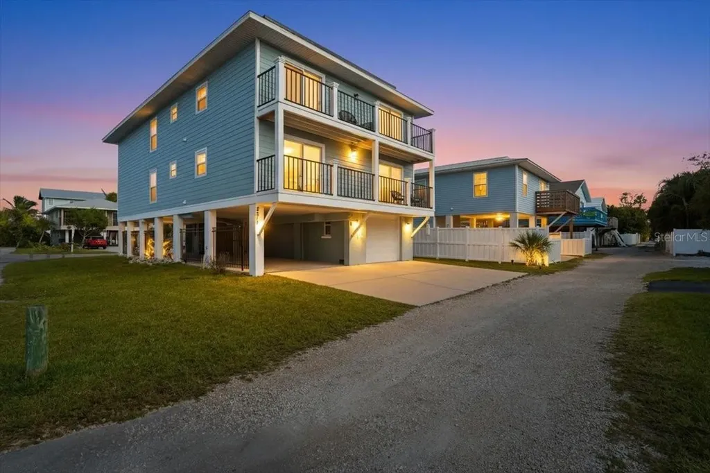 2518 Avenue B Bradenton Beach FL 34217