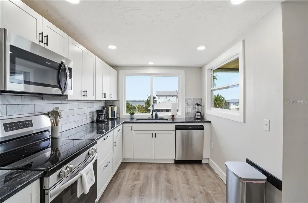 2518 Avenue B Bradenton Beach FL 34217