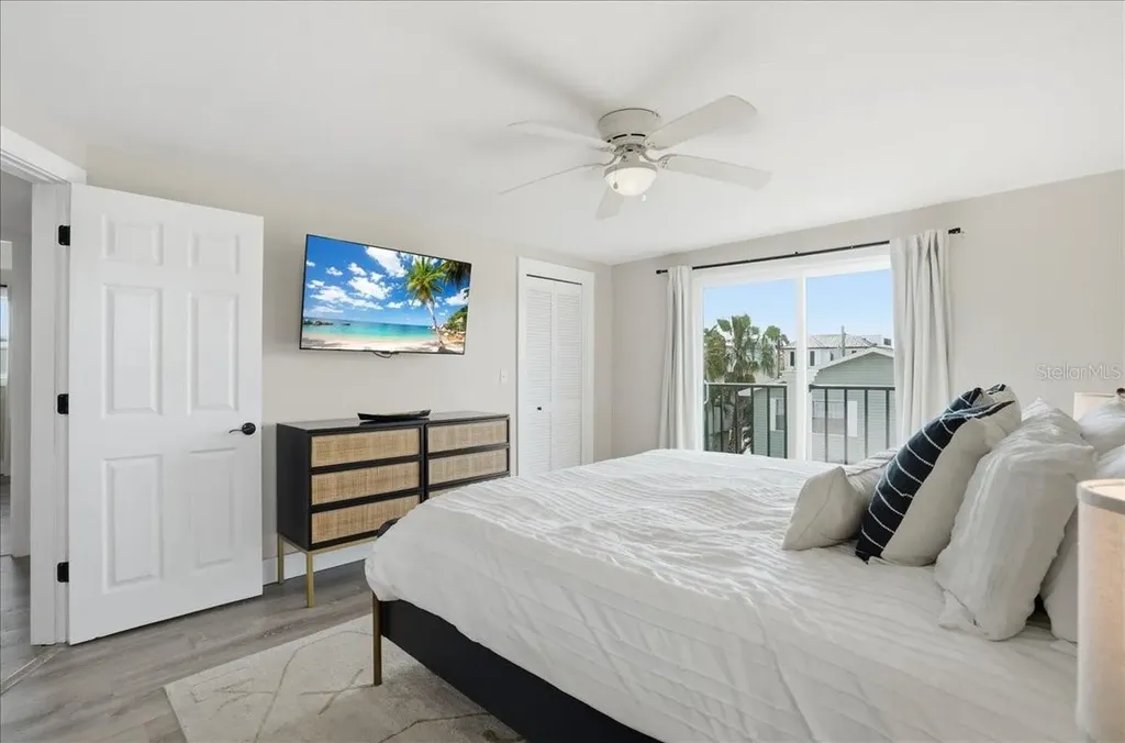 2518 Avenue B Bradenton Beach FL 34217
