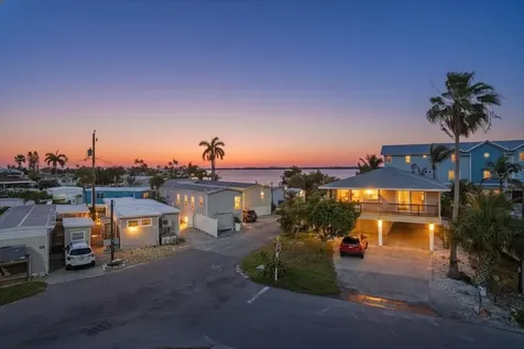 2518 Avenue B Bradenton Beach FL 34217
