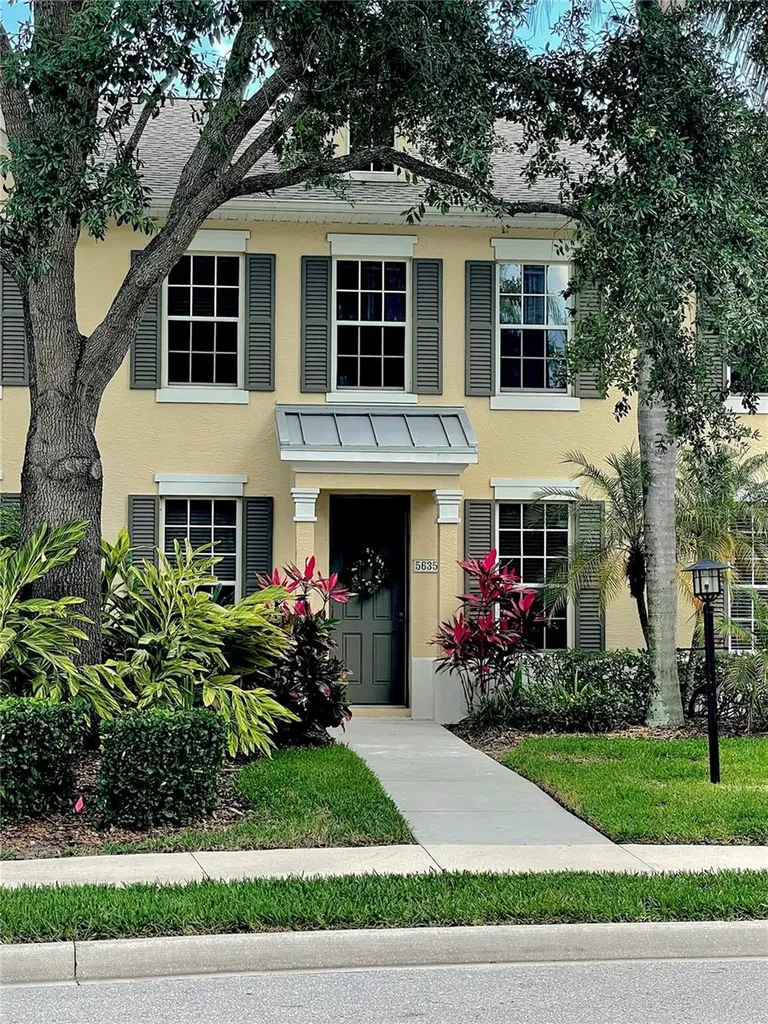 5635 Whitehead Street Bradenton FL 34203