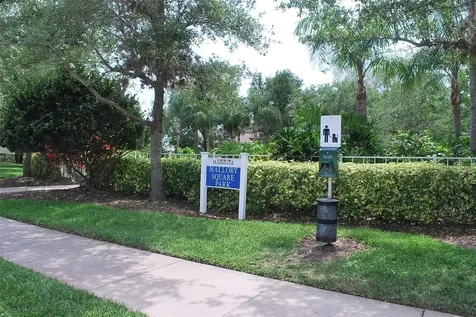 5635 Whitehead Street Bradenton FL 34203