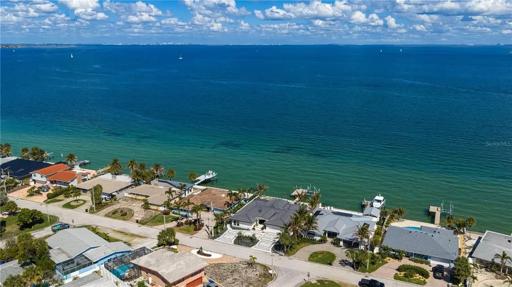 2580 E Bay Isle Drive SE St Petersburg FL 33705