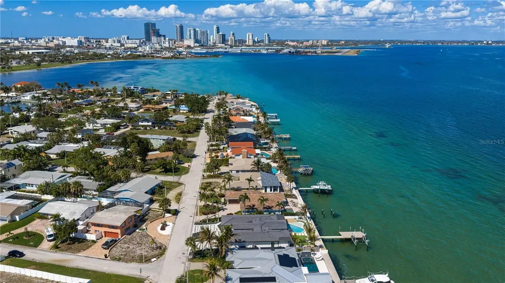 2580 E Bay Isle Drive SE St Petersburg FL 33705