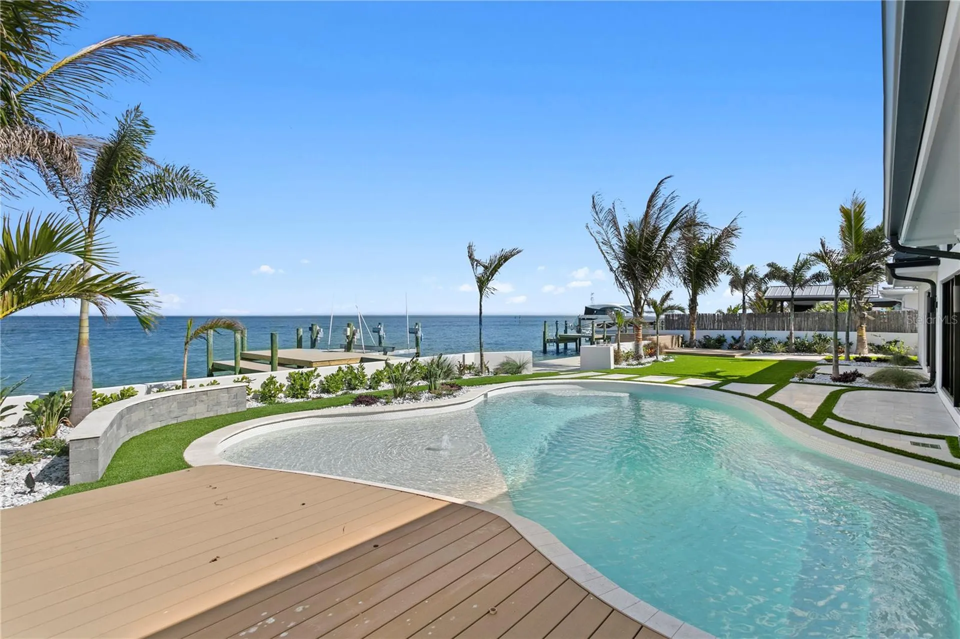 2580 E Bay Isle Drive SE St Petersburg FL 33705