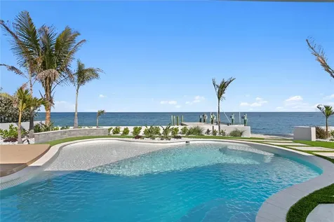 2580 E Bay Isle Drive SE St Petersburg FL 33705