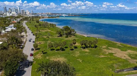 2580 E Bay Isle Drive SE St Petersburg FL 33705