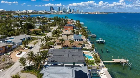 2580 E Bay Isle Drive SE St Petersburg FL 33705