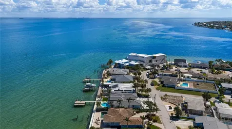 2580 E Bay Isle Drive SE St Petersburg FL 33705