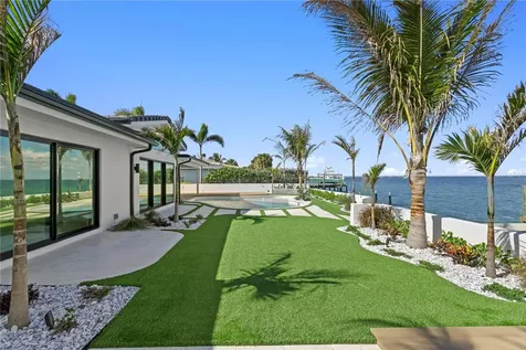 2580 E Bay Isle Drive SE St Petersburg FL 33705