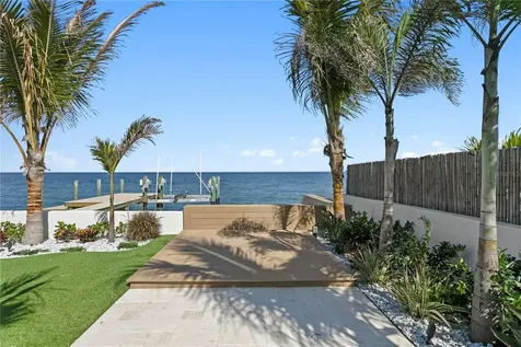 2580 E Bay Isle Drive SE St Petersburg FL 33705