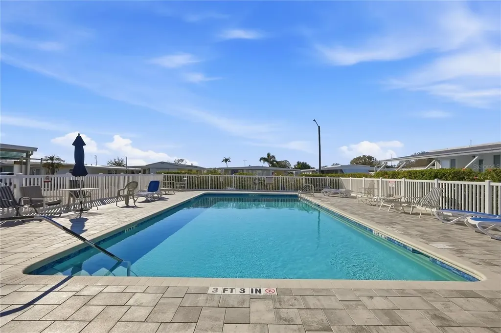 5327 6th Place S Gulfport FL 33707
