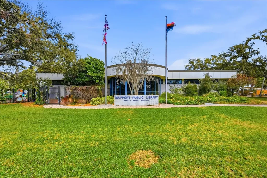 5327 6th Place S Gulfport FL 33707