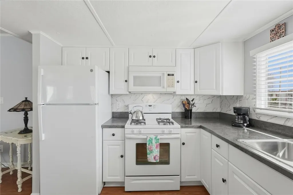 5327 6th Place S Gulfport FL 33707