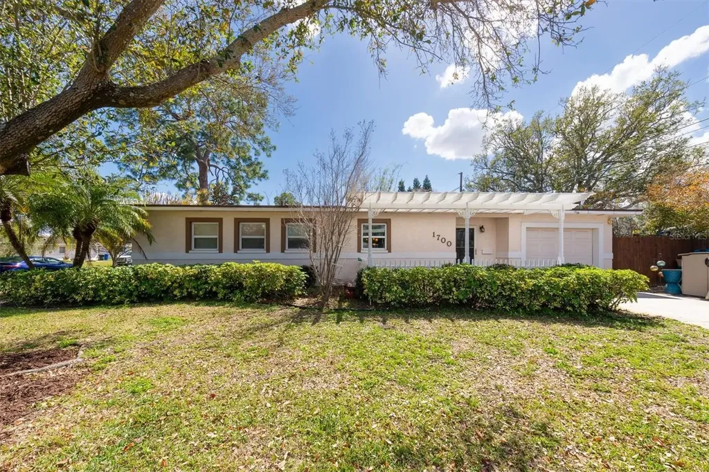 1700 74th Avenue N St Petersburg FL 33702