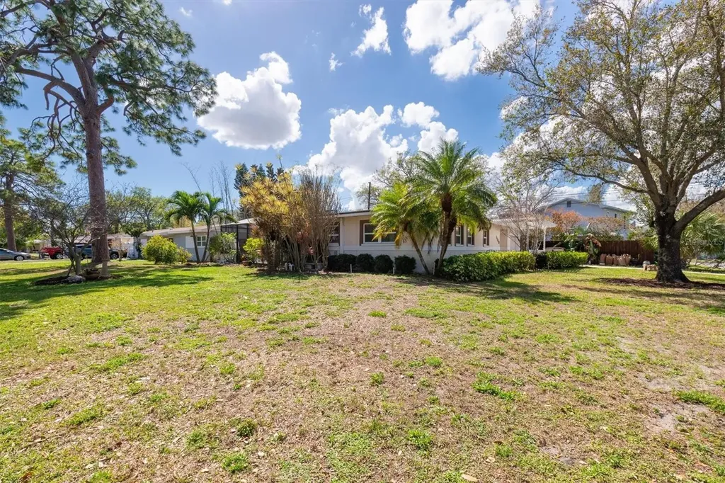 1700 74th Avenue N St Petersburg FL 33702