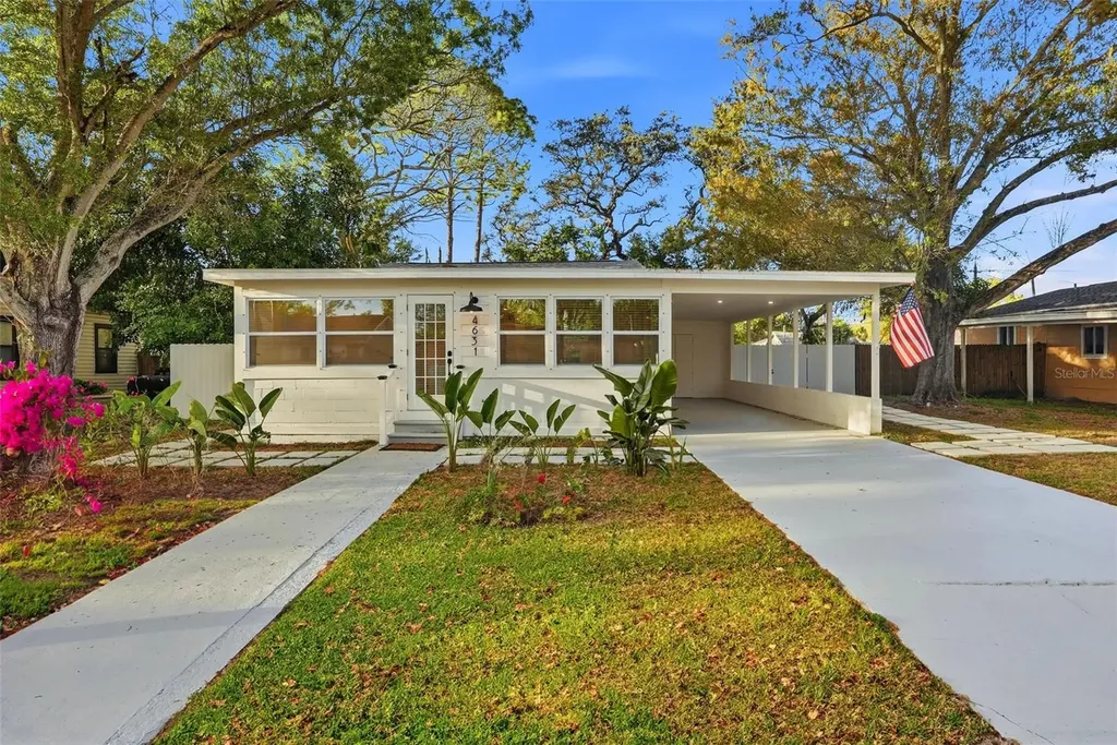 4631 Queensboro Avenue S St Petersburg FL 33711