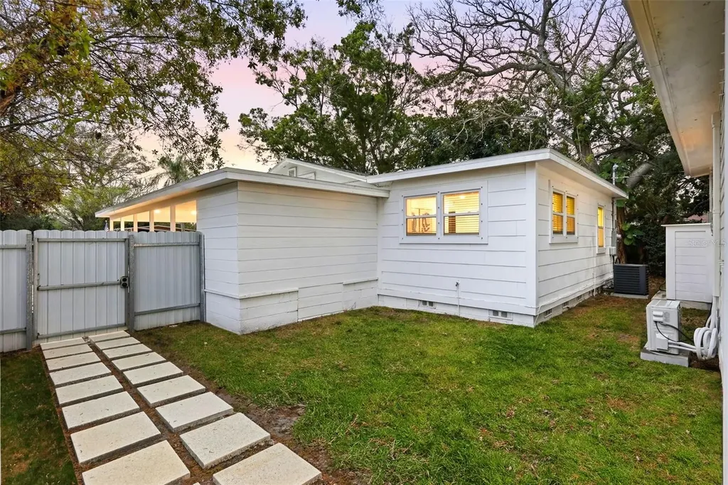 4631 Queensboro Avenue S St Petersburg FL 33711