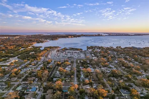4631 Queensboro Avenue S St Petersburg FL 33711
