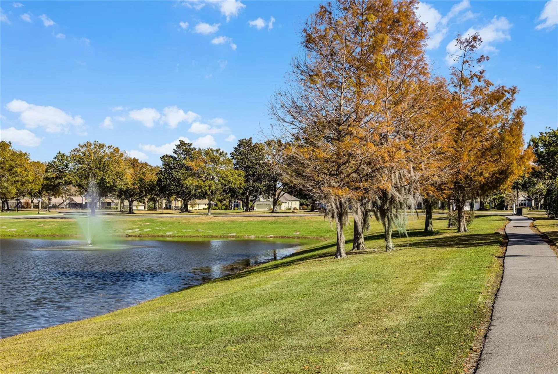 3942 Kennebunk Loop Mount Dora FL 32757