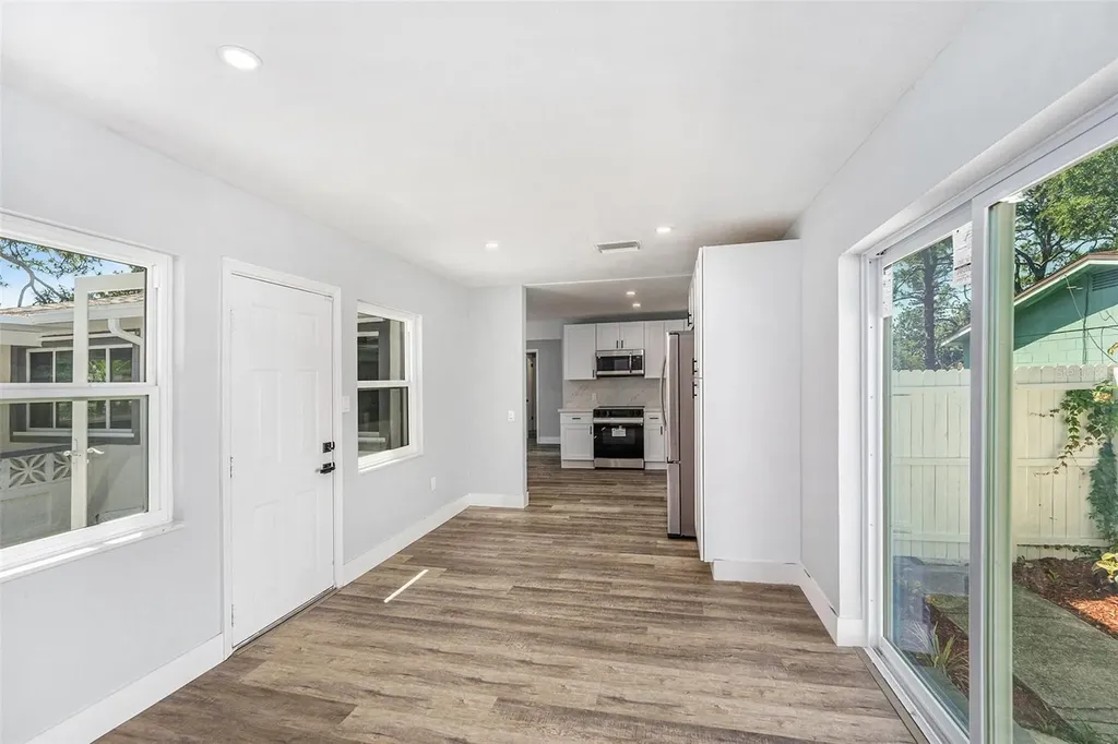 4925 Alcazar Way S St Petersburg FL 33712