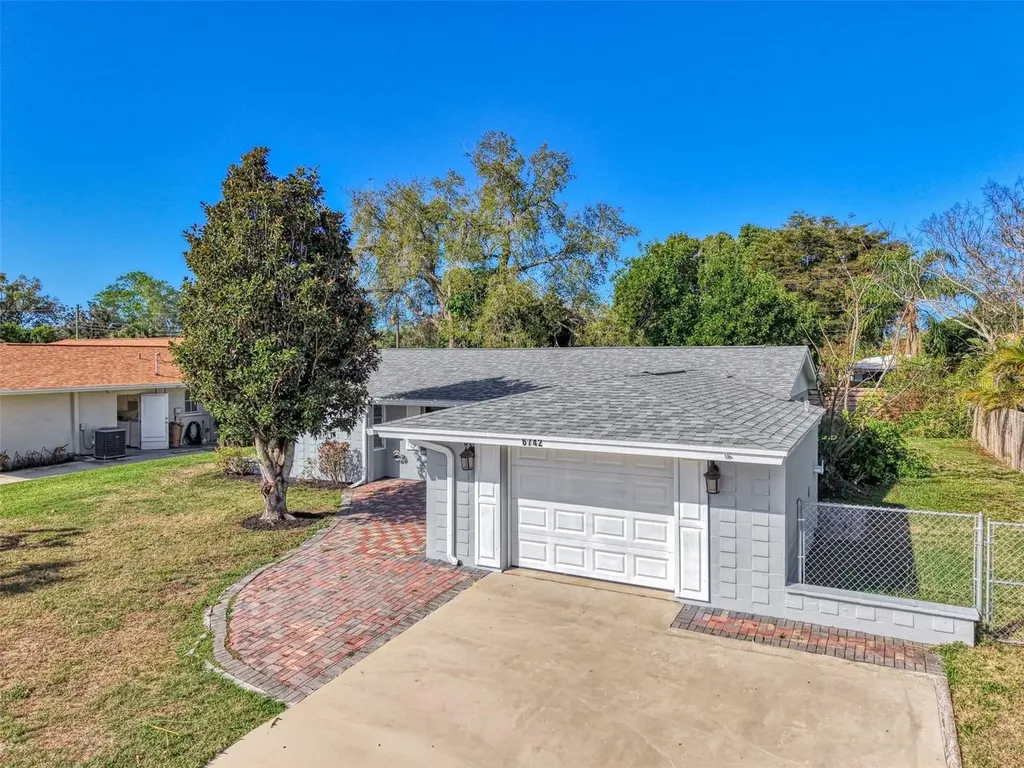 6742 Bowline Drive Sarasota FL 34231
