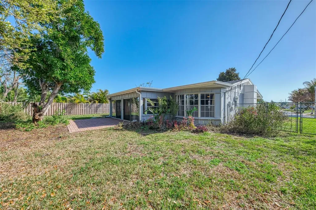 6742 Bowline Drive Sarasota FL 34231
